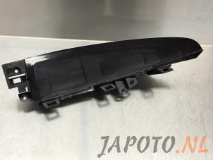 Gebruikte Display Interieur Mazda 3 (BL12/BLA2/BLB2) 1.6i MZR 16V Prijs € 36,74 Margeregeling aangeboden door Japoto Parts B.V.