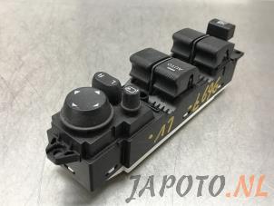 Gebruikte Schakelblok ruiten Mazda 3 (BL12/BLA2/BLB2) 1.6i MZR 16V Prijs € 51,45 Margeregeling aangeboden door Japoto Parts B.V.