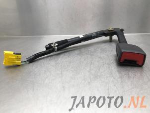 Gebruikte Veiligheidsgordel Insteek links-voor Kia Sportage (JE) 2.7 V6 24V 4x4 Prijs € 14,95 Margeregeling aangeboden door Japoto Parts B.V.