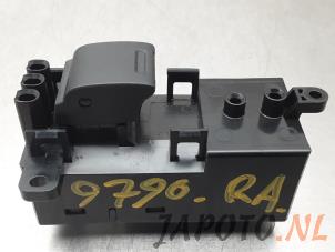 Gebruikte Elektrisch Raam Schakelaar Honda Jazz (GK/GP) 1.5 VTEC 16V Prijs € 20,95 Margeregeling aangeboden door Japoto Parts B.V.