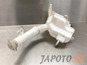 Gebruikte Ruitensproeiertank voor Mazda CX-7 2.3 MZR DISI Turbo 16V Prijs € 26,20 Margeregeling aangeboden door Japoto Parts B.V.