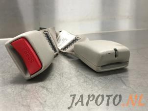 Gebruikte Veiligheidsgordel Insteek links-achter Mazda CX-7 2.3 MZR DISI Turbo 16V Prijs € 15,70 Margeregeling aangeboden door Japoto Parts B.V.