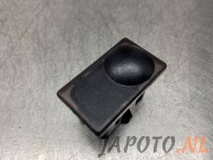 Gebruikte Sensor Licht Mitsubishi Pajero Canvas Top (V6/7) 3.2 DI-D 16V Prijs € 14,95 Margeregeling aangeboden door Japoto Parts B.V.