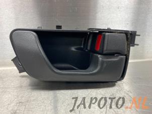 Gebruikte Deurgreep 2Deurs rechts Mitsubishi Pajero Canvas Top (V6/7) 3.2 DI-D 16V Prijs € 9,95 Margeregeling aangeboden door Japoto Parts B.V.