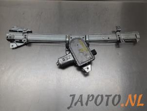 Gebruikte Ruitmechaniek 2Deurs rechts-voor Mitsubishi Pajero Canvas Top (V6/7) 3.2 DI-D 16V Prijs € 49,99 Margeregeling aangeboden door Japoto Parts B.V.