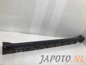 Gebruikte Zijskirt links Daihatsu Materia 1.3 16V Prijs € 49,95 Margeregeling aangeboden door Japoto Parts B.V.