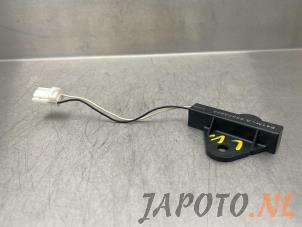 Gebruikte Keyless entry antenne Mitsubishi Outlander (GF/GG) 2.0 16V PHEV 4x4 Prijs € 20,95 Margeregeling aangeboden door Japoto Parts B.V.
