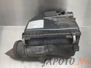 Gebruikte Luchtfilterhuis Toyota Land Cruiser (J15) 3.0 D-4D-F 16V Van Prijs € 158,75 Inclusief btw aangeboden door Japoto Parts B.V.