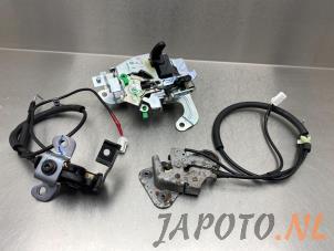 Gebruikte Deurslot Mechaniek 4Deurs links-achter Isuzu D-Max (TFR/TFS) 2.5 D Twin Turbo Prijs € 60,49 Inclusief btw aangeboden door Japoto Parts B.V.