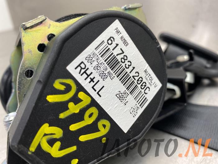 Veiligheidsgordel rechts-voor van een Isuzu D-Max (TFR/TFS) 2.5 D Twin Turbo 2014