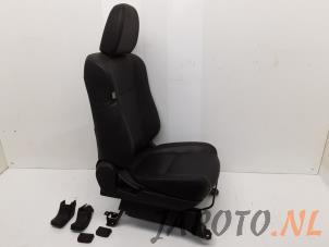 Gebruikte Voorstoel rechts Mitsubishi Outlander (GF/GG) 2.0 16V PHEV 4x4 Prijs € 200,00 Margeregeling aangeboden door Japoto Parts B.V.