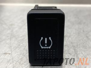 Gebruikte Bandenspanning schakelaar Suzuki Celerio (LF) 1.0 12V Dualjet Prijs € 15,70 Margeregeling aangeboden door Japoto Parts B.V.