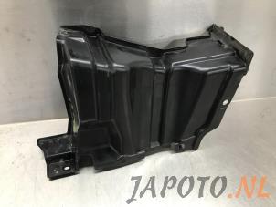 Gebruikte Beschermplaat bodem Suzuki Celerio (LF) 1.0 12V Dualjet Prijs € 26,24 Margeregeling aangeboden door Japoto Parts B.V.