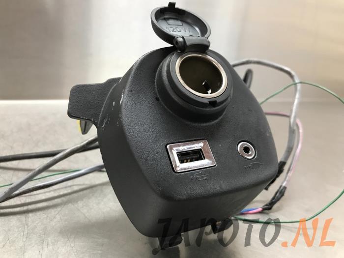 AUX / USB connection Toyota | Japanese &amp; Korean auto parts