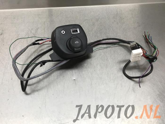 AUX / USB connection Toyota | Japanese &amp; Korean auto parts