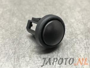 Gebruikte Sensor Licht Toyota Auris (E18) 1.4 D-4D-F 16V Prijs € 15,00 Margeregeling aangeboden door Japoto Parts B.V.