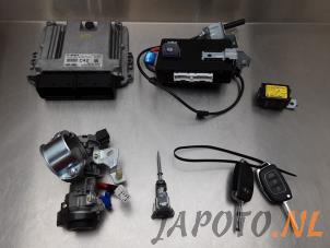 Gebruikte Kontaktslot + computer Hyundai i40 CW (VFC) 1.7 CRDi 16V Prijs € 262,45 Margeregeling aangeboden door Japoto Parts B.V.