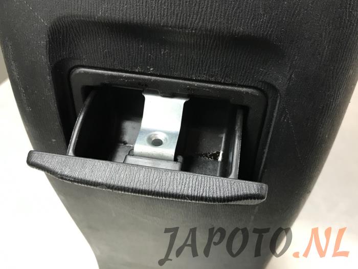 Подлокотник тойота авенсис