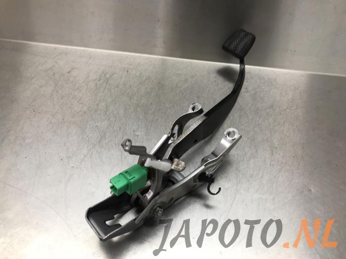 Clutch pedal Toyota Avensis