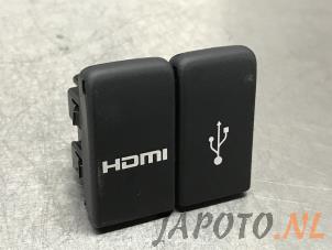 Gebruikte AUX/USB aansluiting Honda Civic Tourer (FK) 1.6 i-DTEC Advanced 16V Prijs € 24,99 Margeregeling aangeboden door Japoto Parts B.V.