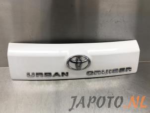 Gebruikte Sierlijst achterklep Toyota Urban Cruiser 1.33 Dual VVT-I 16V 2WD Prijs € 74,95 Margeregeling aangeboden door Japoto Parts B.V.