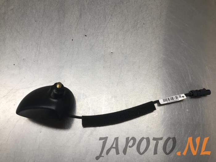 Streetwize Bee Sting Aerial – Black – For Chevrolet Matiz, Spark, Aveo – Universal Fit – 1-Year Warranty
