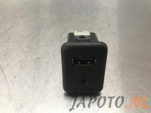 Gebruikte AUX/USB aansluiting Chevrolet Aveo 1.3 D 16V Prijs € 14,95 Margeregeling aangeboden door Japoto Parts B.V.