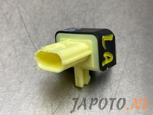 Gebruikte Airbag Sensor Toyota Yaris IV (P21/PA1/PH1) 1.5 12V Hybrid Prijs € 24,99 Margeregeling aangeboden door Japoto Parts B.V.