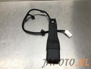 Gebruikte Veiligheidsgordel Insteek links-voor Toyota Yaris IV (P21/PA1/PH1) 1.5 12V Hybrid Prijs € 31,49 Margeregeling aangeboden door Japoto Parts B.V.