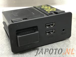Gebruikte AUX/USB aansluiting Mazda CX-5 (KE,GH) 2.0 SkyActiv-G 16V 2WD Prijs € 60,44 Inclusief btw aangeboden door Japoto Parts B.V.