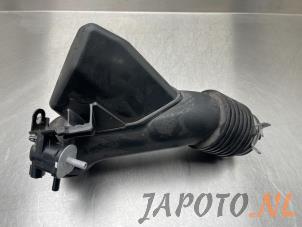 Gebruikte Luchtinlaat slang Hyundai iX35 (LM) 1.6 GDI 16V Prijs € 34,95 Margeregeling aangeboden door Japoto Parts B.V.