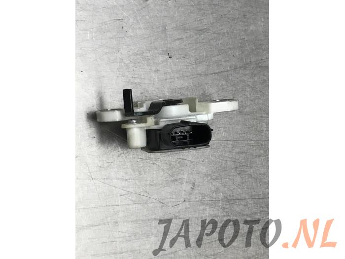 Sensor (overige) van een Toyota RAV4 (A4) 2.5 Hybrid 16V VVT-i 4x4 2019