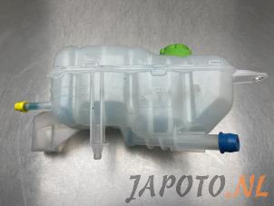 Gebruikte Koelvloeistof Reservoir Suzuki Vitara (LY/MY) 1.4 Booster Jet Turbo 16V SHVS AllGrip Prijs € 49,95 Margeregeling aangeboden door Japoto Parts B.V.