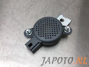 Gebruikte Alarm sirene Nissan Micra (K14) 0.9 IG-T 12V Prijs € 29,95 Margeregeling aangeboden door Japoto Parts B.V.