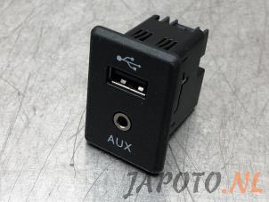 Gebruikte AUX/USB aansluiting Nissan Micra (K14) 0.9 IG-T 12V Prijs € 24,95 Margeregeling aangeboden door Japoto Parts B.V.