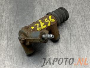 Gebruikte Koppeling Hulp Cilinder Toyota Yaris II (P9) 1.0 12V VVT-i Prijs € 14,99 Margeregeling aangeboden door Japoto Parts B.V.