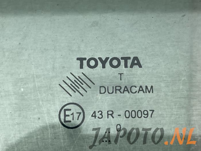 Portierruit 4Deurs links-achter van een Toyota Verso 1.8 16V VVT-i 2011
