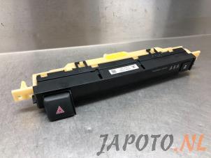 Gebruikte Display Interieur Toyota RAV4 (A4) 2.0 16V VVT-i 4x4 Prijs € 52,45 Margeregeling aangeboden door Japoto Parts B.V.