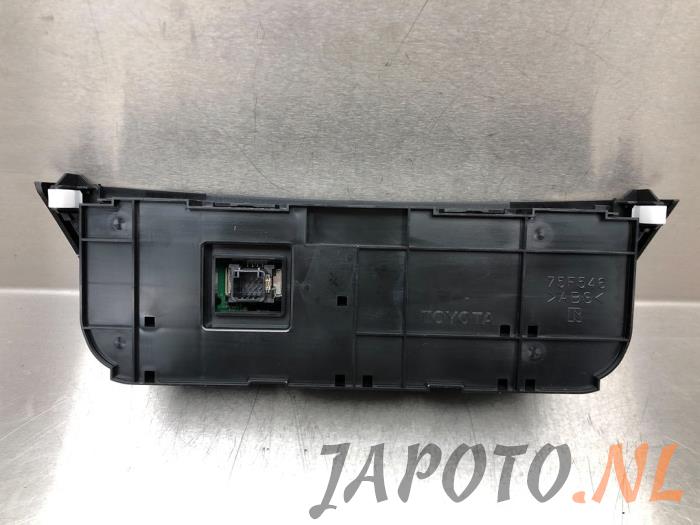 Kachel Bedieningspaneel van een Toyota RAV4 (A4) 2.0 16V VVT-i 4x4 2016