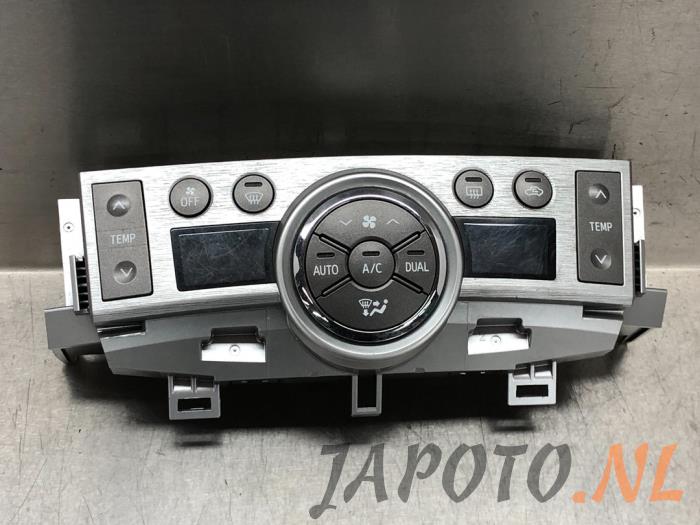 Kachel Bedieningspaneel van een Toyota Verso 2.2 16V D-CAT 2011