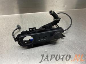 Gebruikte AUX/USB aansluiting Kia Sportage (SL) 1.6 GDI 16V 4x2 Prijs € 19,95 Margeregeling aangeboden door Japoto Parts B.V.