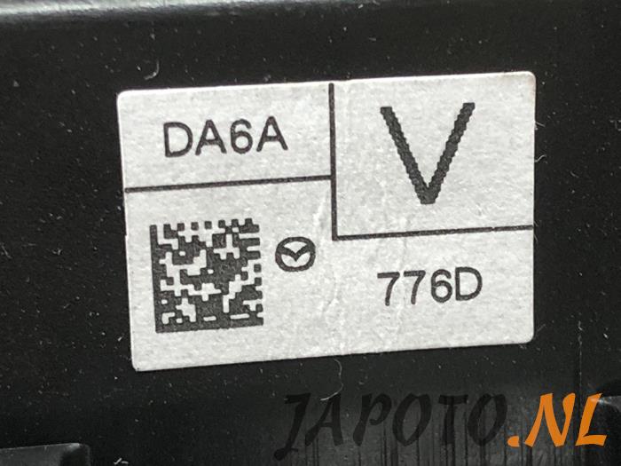 Ruitenwis Schakelaar van een Mazda 2 (DJ/DL) 1.5 SkyActiv-G 90 2018