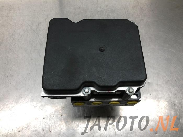 Gebruikte ABS Pomp Toyota Verso 2.2 16V D-CAT Prijs € 157,49 Margeregeling aangeboden door Japoto Parts B.V.