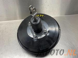 Gebruikte Rembekrachtiger Toyota RAV4 (A4) 2.0 16V VVT-i 4x4 Prijs € 104,95 Margeregeling aangeboden door Japoto Parts B.V.