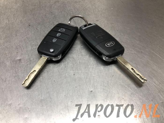 Kontaktslot + computer van een Kia Picanto (JA) 1.0 12V 2018