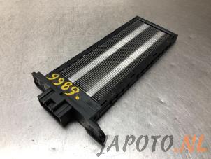 Gebruikte Element Kachelverwarming Kia Stonic (YB) 1.0i T-GDi 12V Eco-Dynamics+ Prijs € 36,70 Margeregeling aangeboden door Japoto Parts B.V.