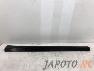 Gebruikte Sideskirt rechts Suzuki Swift (ZA/ZC/ZD) 1.2 16V Prijs € 74,95 Margeregeling aangeboden door Japoto Parts B.V.