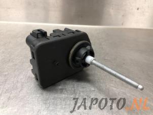 Gebruikte Koplampmotor Lexus IS (E2) 250 2.5 V6 24V Prijs € 20,95 Margeregeling aangeboden door Japoto Parts B.V.