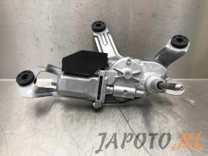 Gebruikte Motor Ruitenwisser achter Toyota Yaris IV (P21/PA1/PH1) 1.5 12V Hybrid Prijs € 74,95 Margeregeling aangeboden door Japoto Parts B.V.