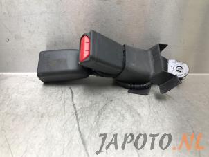 Gebruikte Veiligheidsgordel Insteek links-achter Toyota Yaris IV (P21/PA1/PH1) 1.5 12V Hybrid Prijs € 29,99 Margeregeling aangeboden door Japoto Parts B.V.